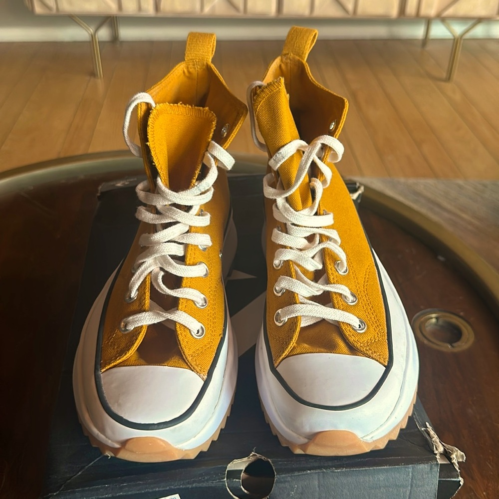 Converse Run Star Hike